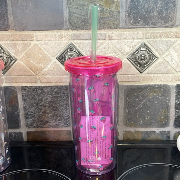 NWT Hello Kitty 20 oz plastic drink cup with straw - Picture 2 of 4